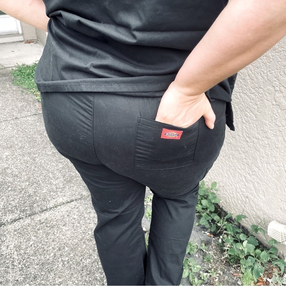 🖤 SET of Black Dickies 2X Scrubs with Flare Leg Cargo Pants & Two Pocket Top - Picture 9 of 11